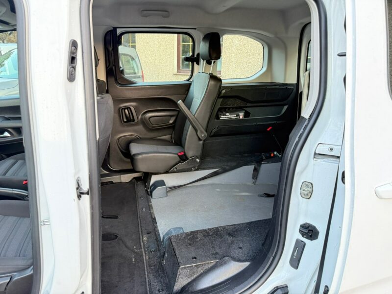 Opel Combo Life Combo do przewozu Niepełnosprawnych inwalida rampa Model 2021 PFRON 2018-