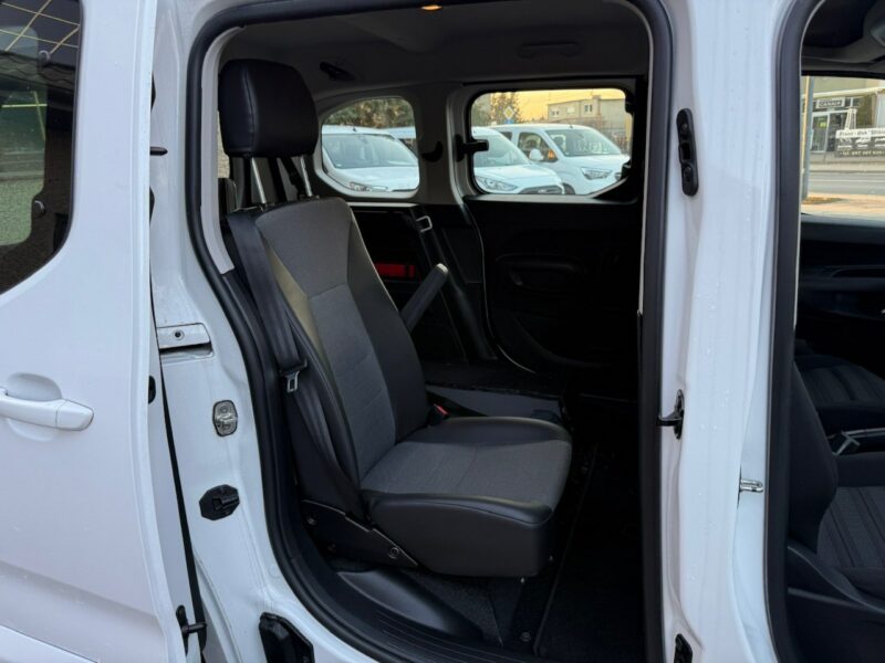 Opel Combo Life Combo do przewozu Niepełnosprawnych inwalida rampa Model 2021 PFRON 2018-