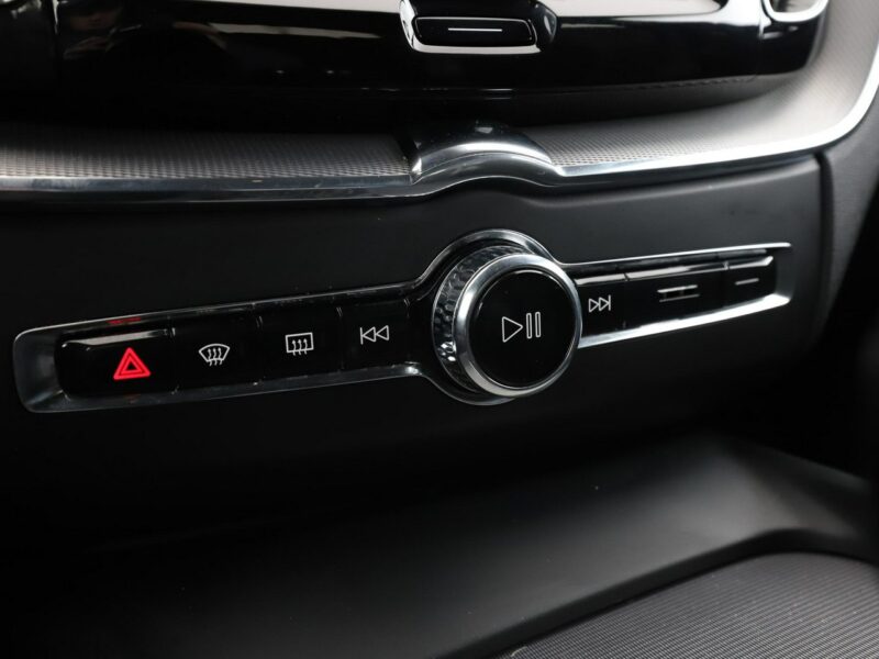 Volvo XC 60 FV23 2.0D4 Automat AWD R-Design Tempomat Navi HarmanKardon BLIS Kamera II (2017-)