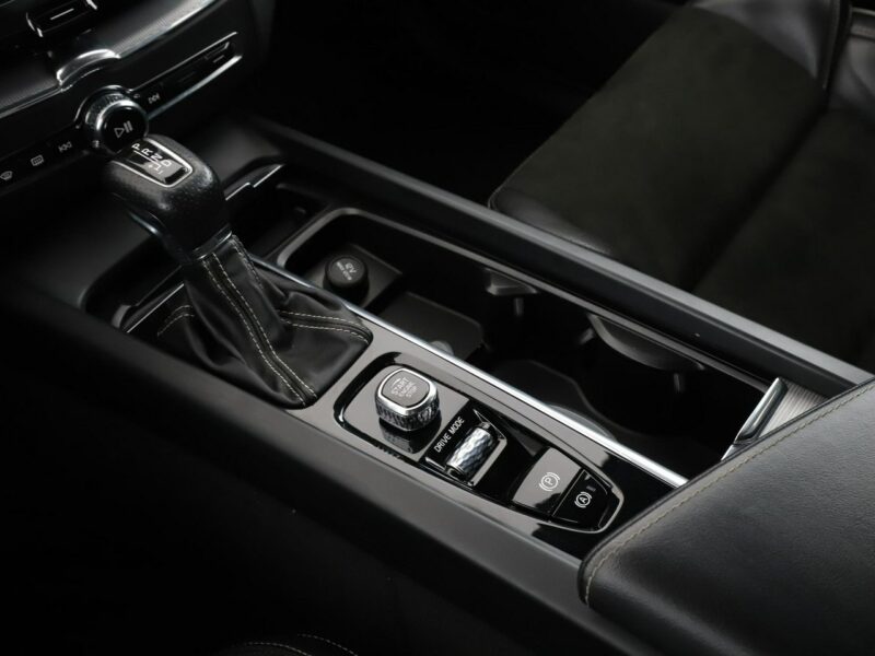 Volvo XC 60 FV23 2.0D4 Automat AWD R-Design Tempomat Navi HarmanKardon BLIS Kamera II (2017-)