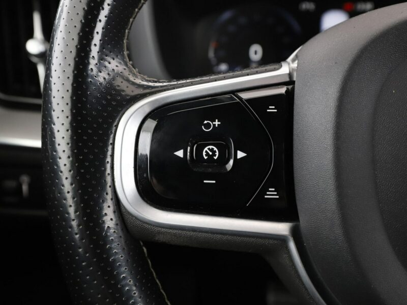 Volvo XC 60 FV23 2.0D4 Automat AWD R-Design Tempomat Navi HarmanKardon BLIS Kamera II (2017-)