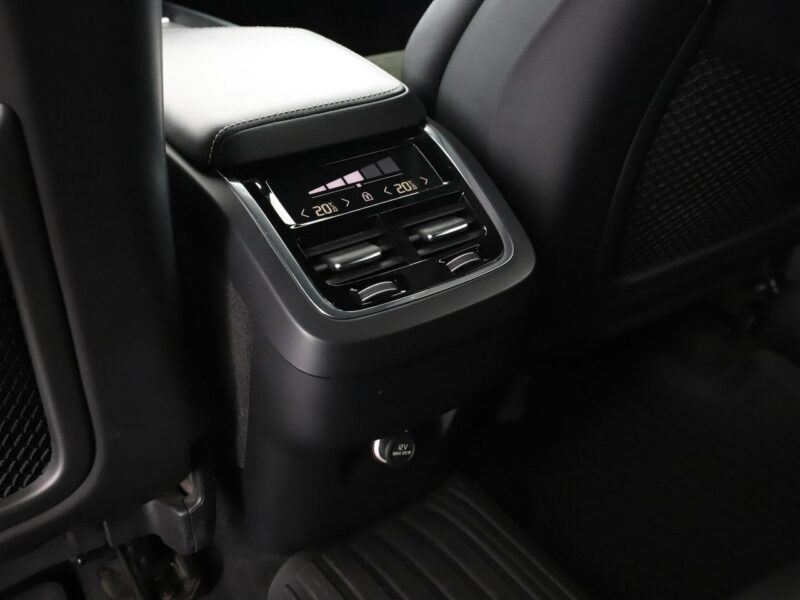 Volvo XC 60 FV23 2.0D4 Automat AWD R-Design Tempomat Navi HarmanKardon BLIS Kamera II (2017-)