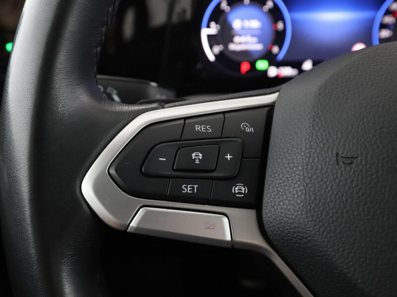 Volkswagen Golf FV23% virtual cocpit LED navi klima auto czujniki parkowania VIII (2020-)