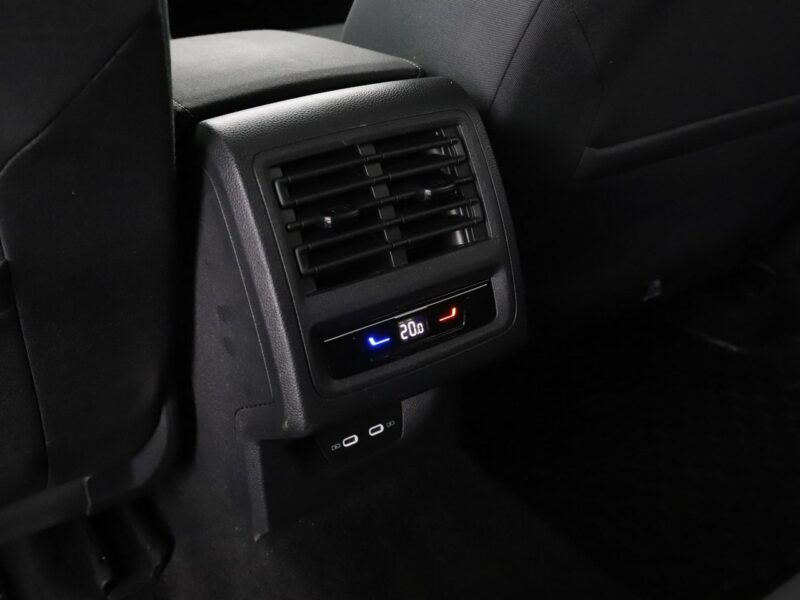 Volkswagen Golf FV23% virtual cocpit LED navi klima auto czujniki parkowania VIII (2020-)