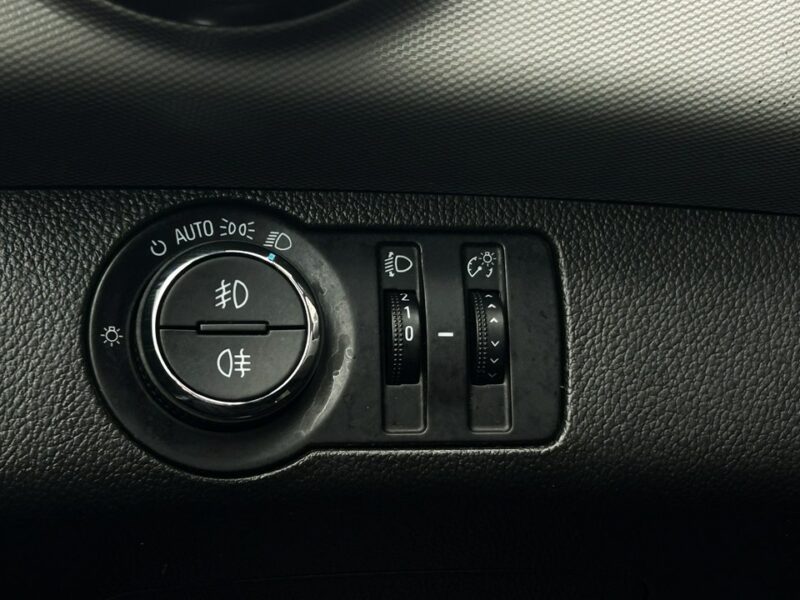 Chevrolet Aveo 1.6 benzyna automat 115KM Klimatyzacja biały 5drzwi T30) (2011-)