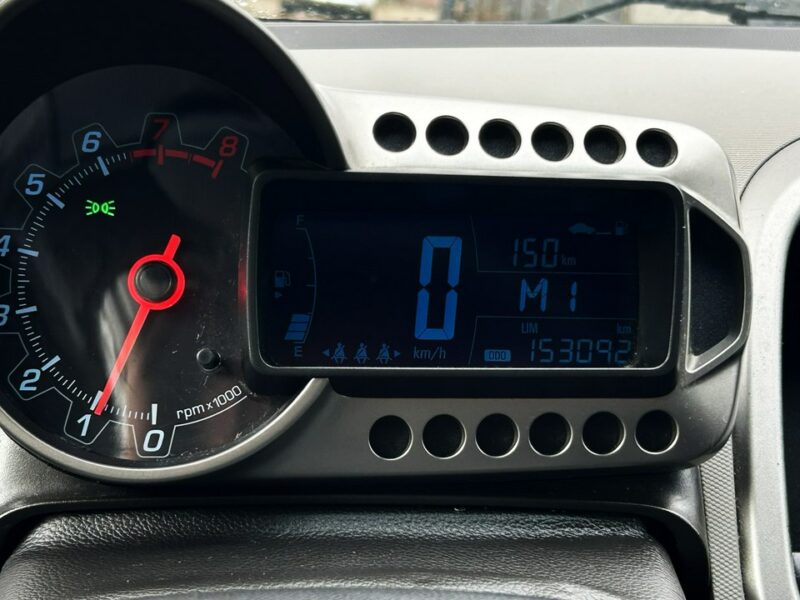 Chevrolet Aveo 1.6 benzyna automat 115KM Klimatyzacja biały 5drzwi T30) (2011-)