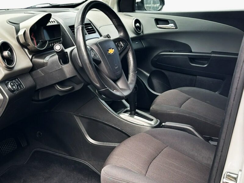Chevrolet Aveo 1.6 benzyna automat 115KM Klimatyzacja biały 5drzwi T30) (2011-)