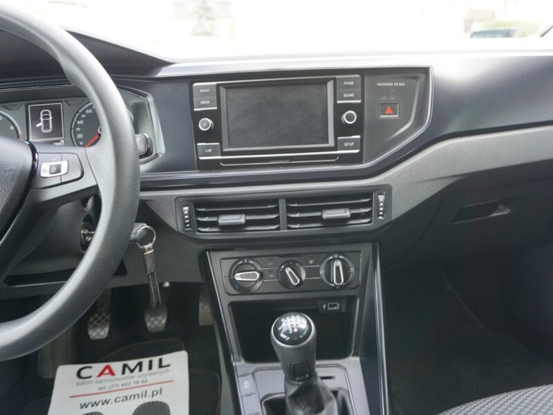 Volkswagen Polo polski salon , serwisowany w ASO , I właściciel, niski przebieg VI (2017-)