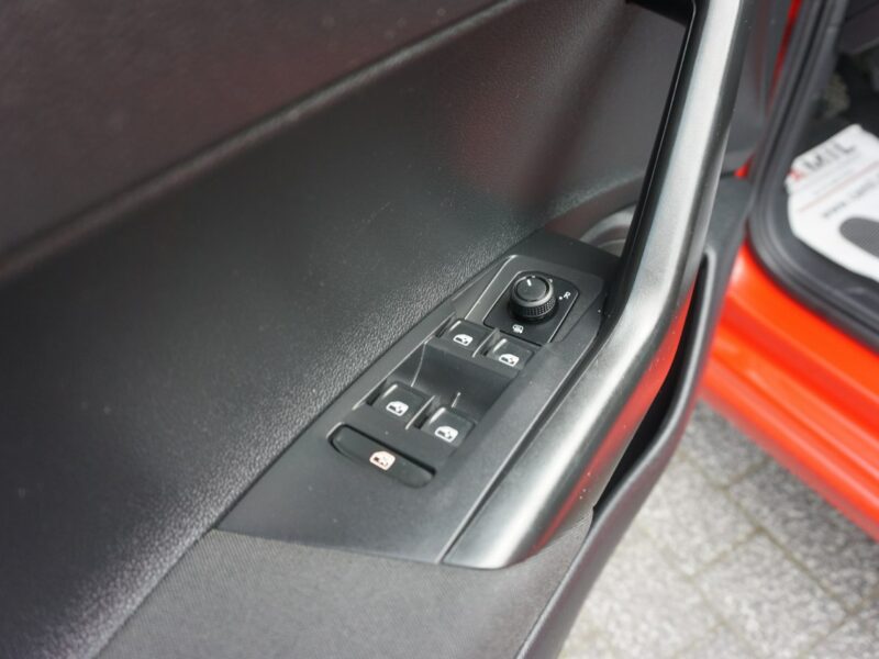 Volkswagen Polo polski salon , serwisowany w ASO , I właściciel, niski przebieg VI (2017-)