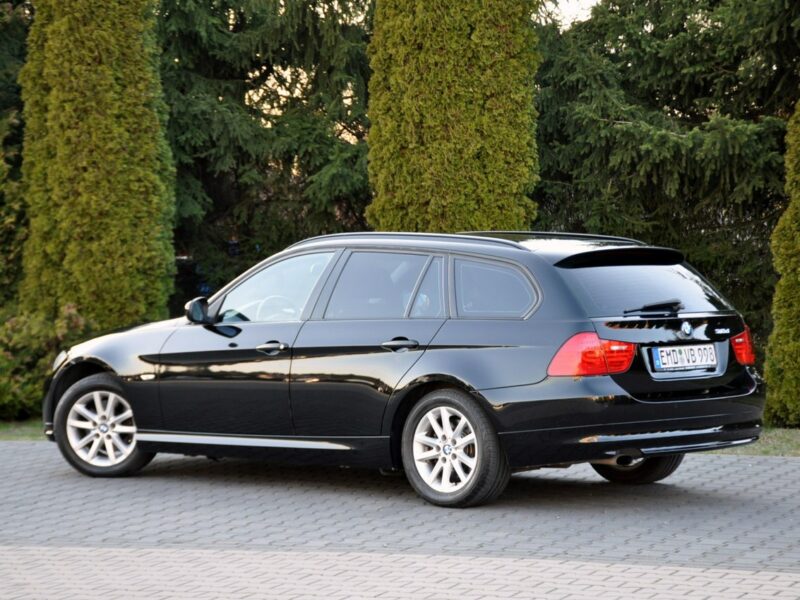 BMW 320 2.0d(143KM)*Lift*Czarna*Parktronik*I Właściciel*Reling*Alu16"ASO BMW E90E91E92E93(2005-2012)