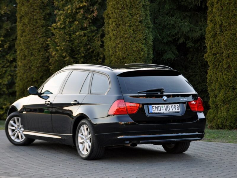BMW 320 2.0d(143KM)*Lift*Czarna*Parktronik*I Właściciel*Reling*Alu16"ASO BMW E90E91E92E93(2005-2012)