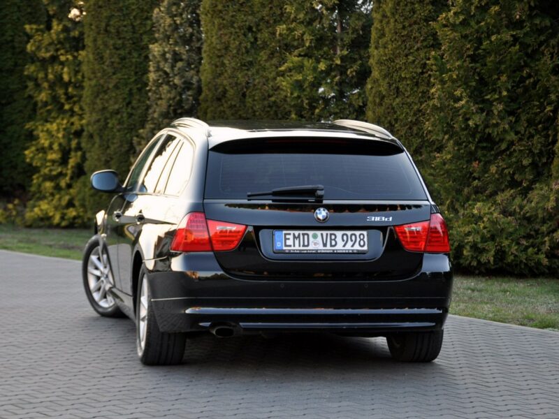 BMW 320 2.0d(143KM)*Lift*Czarna*Parktronik*I Właściciel*Reling*Alu16"ASO BMW E90E91E92E93(2005-2012)