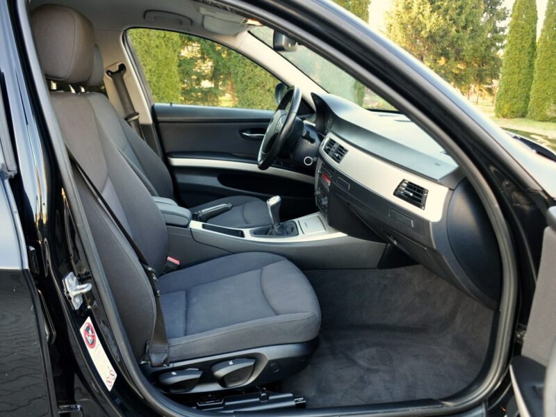 BMW 320 2.0d(143KM)*Lift*Czarna*Parktronik*I Właściciel*Reling*Alu16"ASO BMW E90E91E92E93(2005-2012)