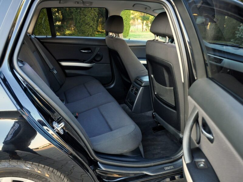 BMW 320 2.0d(143KM)*Lift*Czarna*Parktronik*I Właściciel*Reling*Alu16"ASO BMW E90E91E92E93(2005-2012)