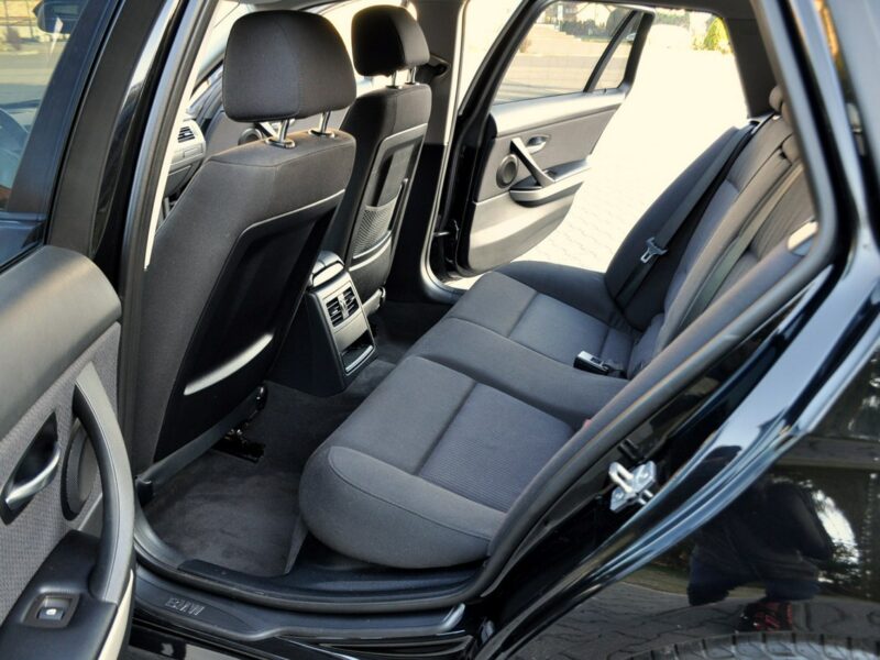 BMW 320 2.0d(143KM)*Lift*Czarna*Parktronik*I Właściciel*Reling*Alu16"ASO BMW E90E91E92E93(2005-2012)