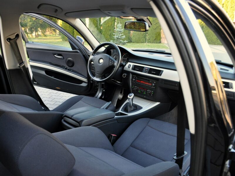 BMW 320 2.0d(143KM)*Lift*Czarna*Parktronik*I Właściciel*Reling*Alu16"ASO BMW E90E91E92E93(2005-2012)