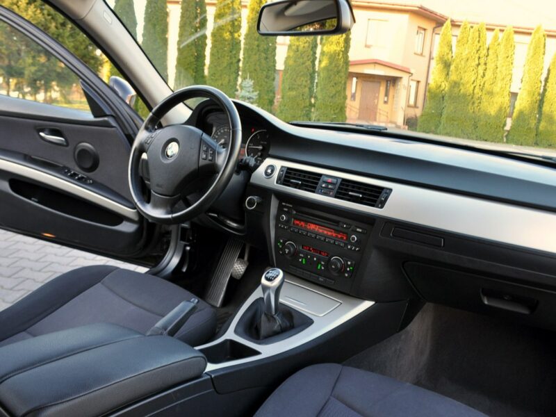 BMW 320 2.0d(143KM)*Lift*Czarna*Parktronik*I Właściciel*Reling*Alu16"ASO BMW E90E91E92E93(2005-2012)