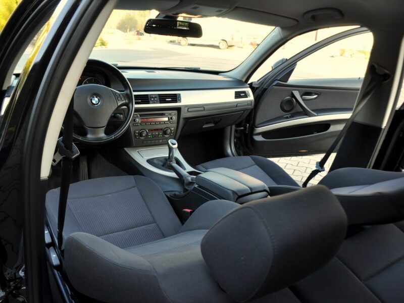 BMW 320 2.0d(143KM)*Lift*Czarna*Parktronik*I Właściciel*Reling*Alu16"ASO BMW E90E91E92E93(2005-2012)
