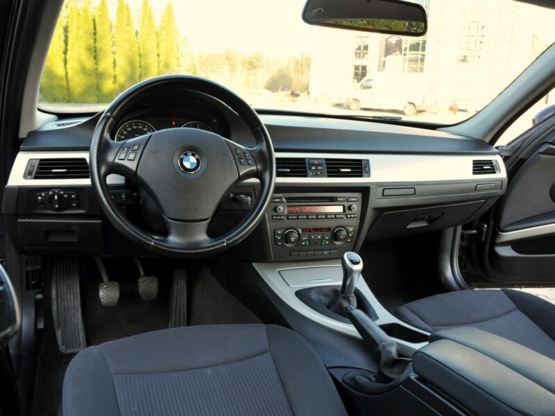 BMW 320 2.0d(143KM)*Lift*Czarna*Parktronik*I Właściciel*Reling*Alu16"ASO BMW E90E91E92E93(2005-2012)