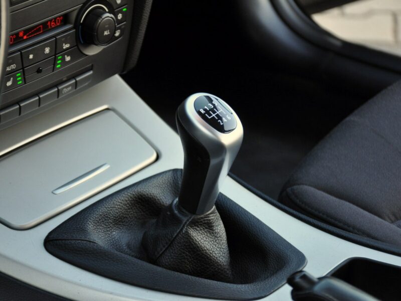 BMW 320 2.0d(143KM)*Lift*Czarna*Parktronik*I Właściciel*Reling*Alu16"ASO BMW E90E91E92E93(2005-2012)
