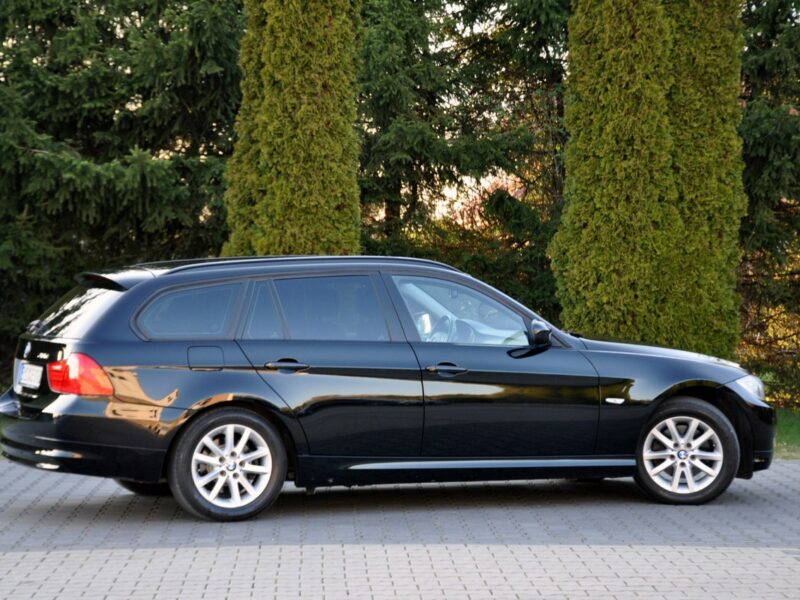 BMW 320 2.0d(143KM)*Lift*Czarna*Parktronik*I Właściciel*Reling*Alu16"ASO BMW E90E91E92E93(2005-2012)