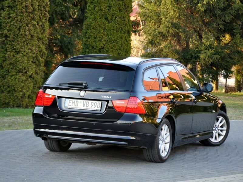 BMW 320 2.0d(143KM)*Lift*Czarna*Parktronik*I Właściciel*Reling*Alu16"ASO BMW E90E91E92E93(2005-2012)