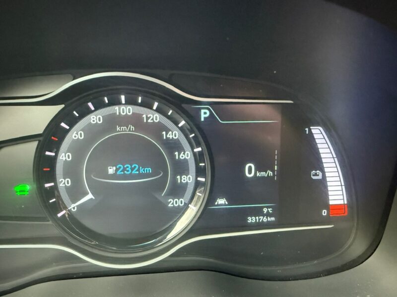Hyundai Kona 100% elektryk Bogate wyposażenie DARMOWE Parkingi - 300KM zasięgu II (2023-)
