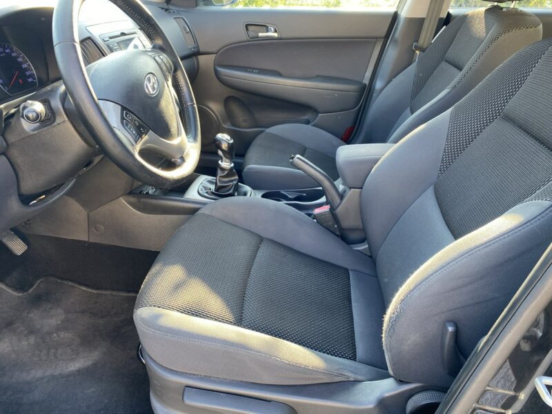 Hyundai i30 Po liftingu, klimatronik, czujniki parkowania, mocny silnik, 8 airbag I (2002-2013)