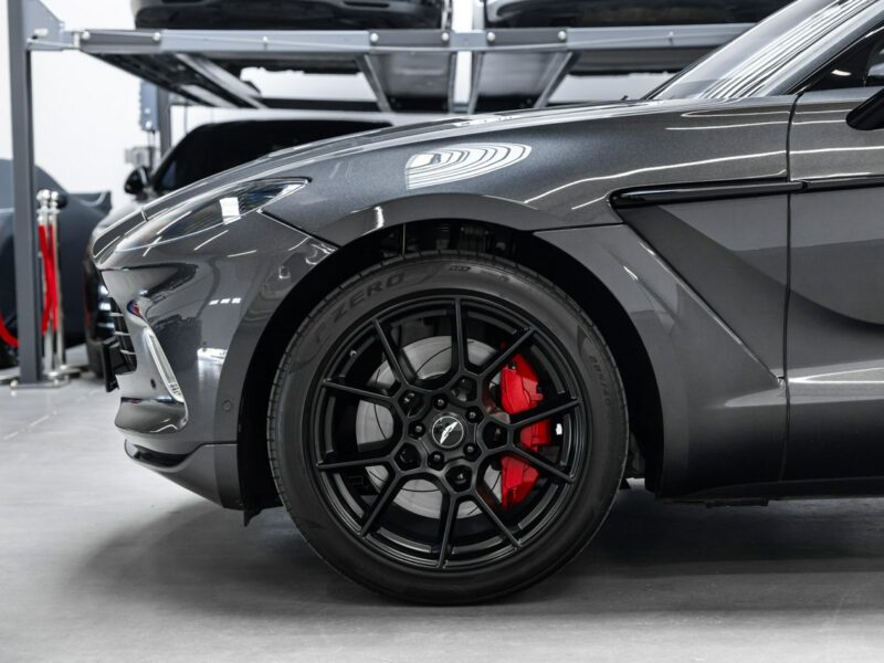 Aston Martin DBX 4.0 V8 550KM. Bezwypadkowy. Tylko 17 000 km. Lakier AML.