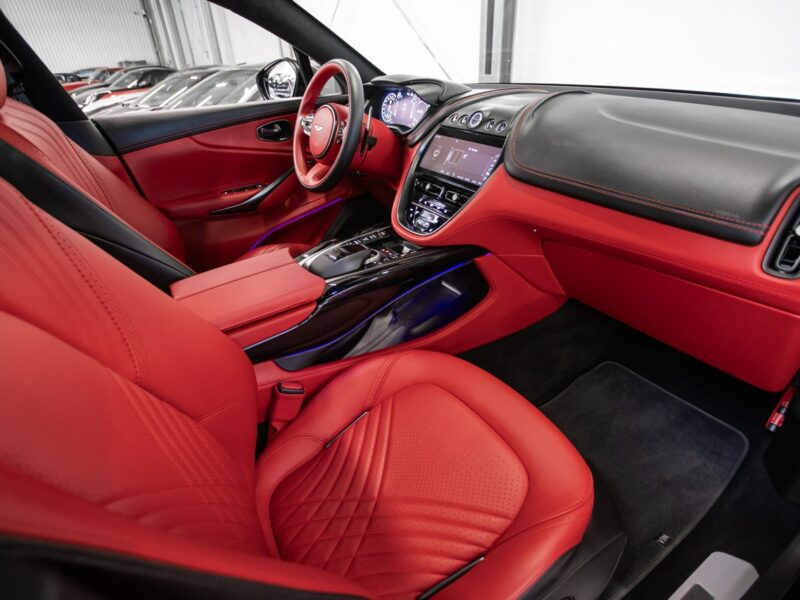 Aston Martin DBX 4.0 V8 550KM. Bezwypadkowy. Tylko 17 000 km. Lakier AML.