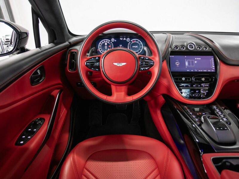 Aston Martin DBX 4.0 V8 550KM. Bezwypadkowy. Tylko 17 000 km. Lakier AML.