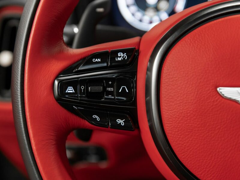 Aston Martin DBX 4.0 V8 550KM. Bezwypadkowy. Tylko 17 000 km. Lakier AML.