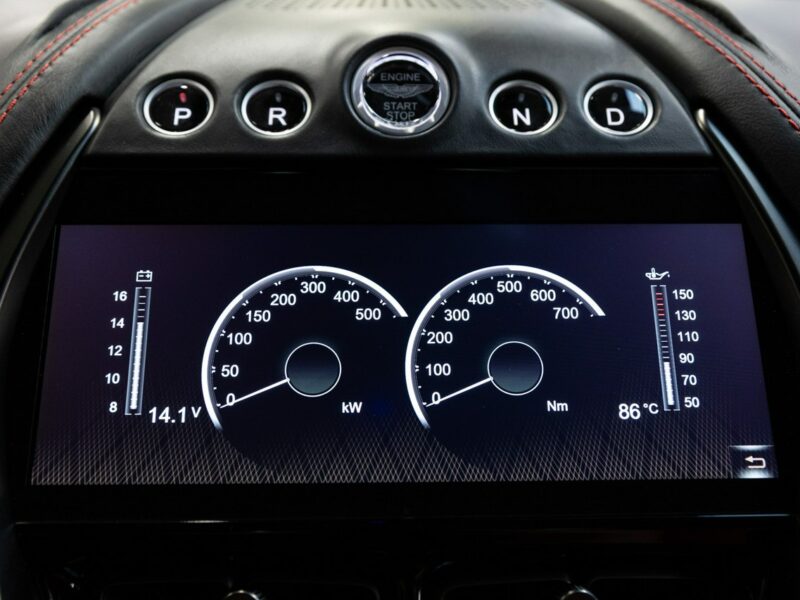 Aston Martin DBX 4.0 V8 550KM. Bezwypadkowy. Tylko 17 000 km. Lakier AML.