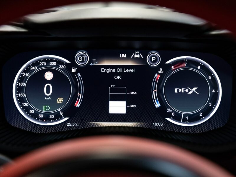 Aston Martin DBX 4.0 V8 550KM. Bezwypadkowy. Tylko 17 000 km. Lakier AML.