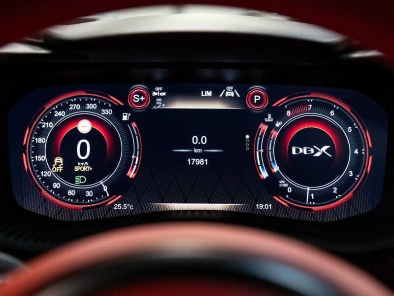 Aston Martin DBX 4.0 V8 550KM. Bezwypadkowy. Tylko 17 000 km. Lakier AML.