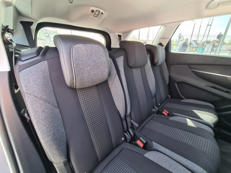 Peugeot 5008 7-Osobowy Navi 2xPDC Klimatronik Led Sensory Tempomat Asystent Alu II (2017-)