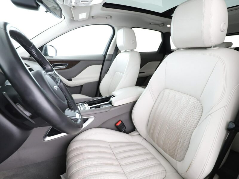 Jaguar F-PACE 25d Prestige AWD Automat Panorama Virtual ACC Navi Skóra Xenon Kamera