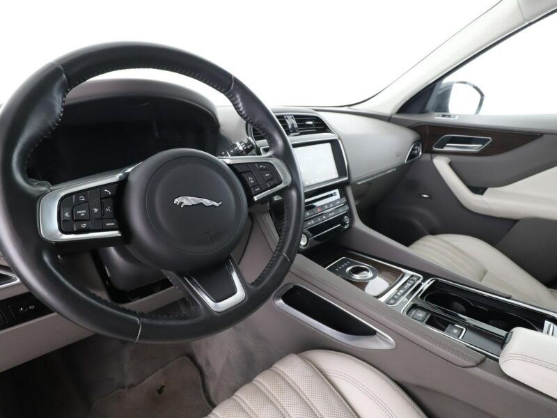 Jaguar F-PACE 25d Prestige AWD Automat Panorama Virtual ACC Navi Skóra Xenon Kamera