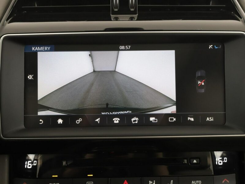 Jaguar F-PACE 25d Prestige AWD Automat Panorama Virtual ACC Navi Skóra Xenon Kamera