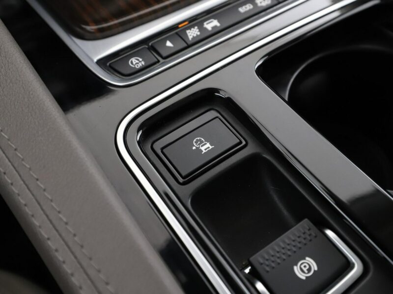 Jaguar F-PACE 25d Prestige AWD Automat Panorama Virtual ACC Navi Skóra Xenon Kamera