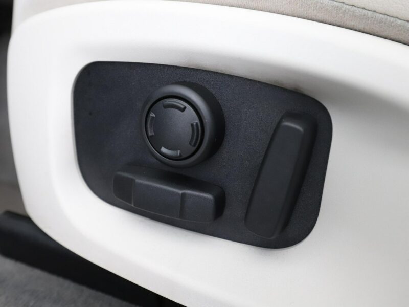 Jaguar F-PACE 25d Prestige AWD Automat Panorama Virtual ACC Navi Skóra Xenon Kamera