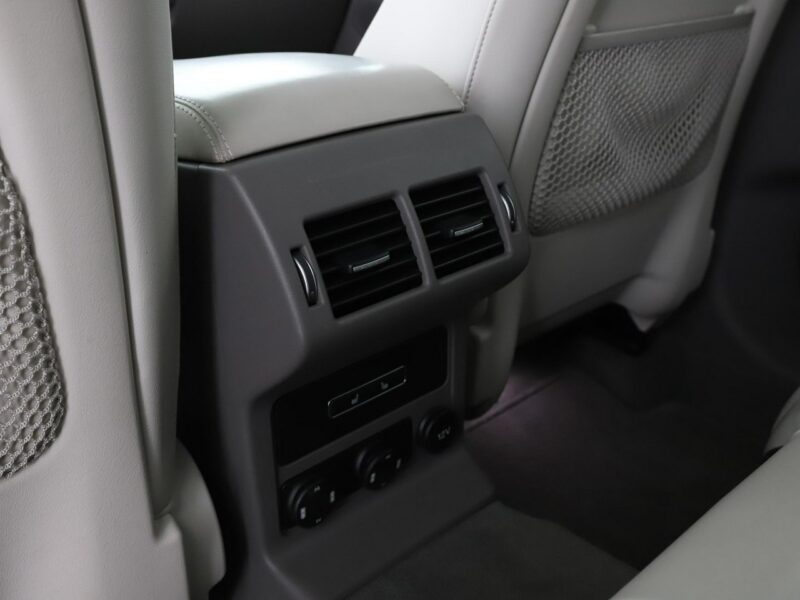 Jaguar F-PACE 25d Prestige AWD Automat Panorama Virtual ACC Navi Skóra Xenon Kamera