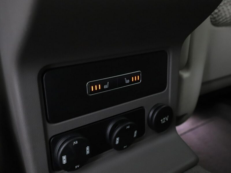 Jaguar F-PACE 25d Prestige AWD Automat Panorama Virtual ACC Navi Skóra Xenon Kamera