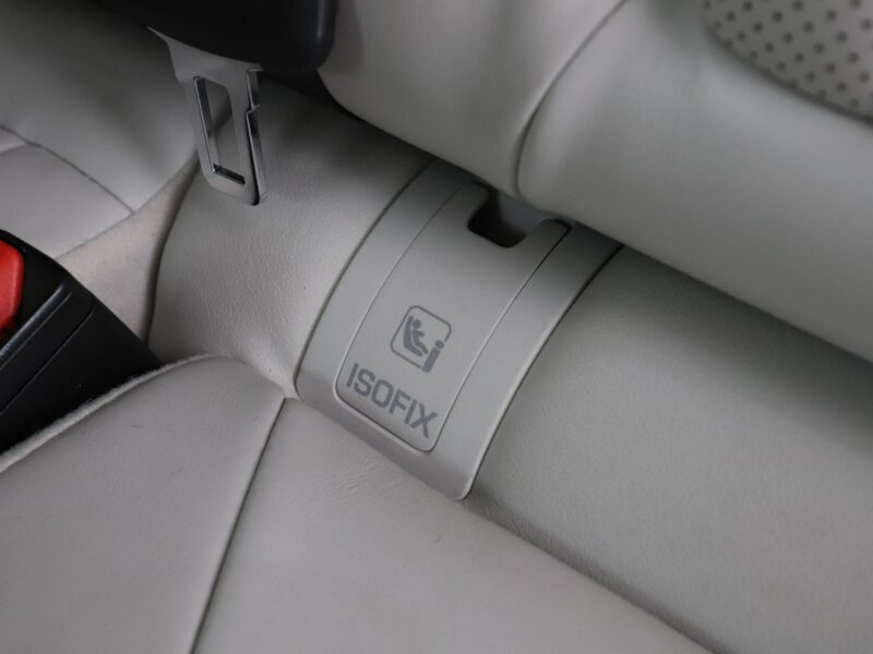 Jaguar F-PACE 25d Prestige AWD Automat Panorama Virtual ACC Navi Skóra Xenon Kamera