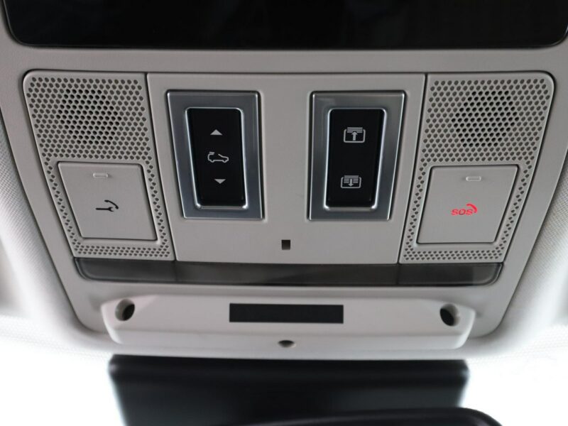 Jaguar F-PACE 25d Prestige AWD Automat Panorama Virtual ACC Navi Skóra Xenon Kamera