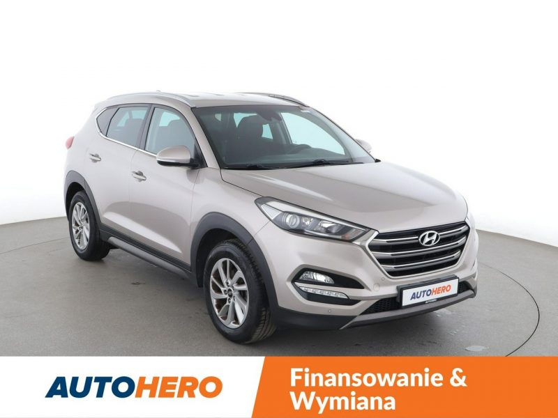 Hyundai Tucson klima auto grzane fotele navi bluetooth PDC III (2015-2020)