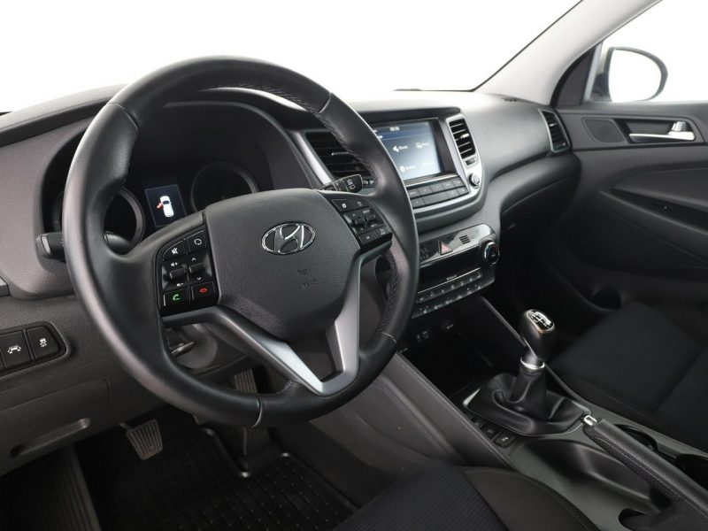 Hyundai Tucson klima auto grzane fotele navi bluetooth PDC III (2015-2020)