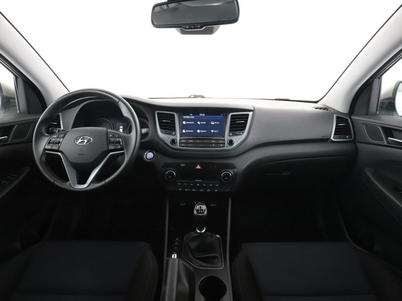 Hyundai Tucson klima auto grzane fotele navi bluetooth PDC III (2015-2020)