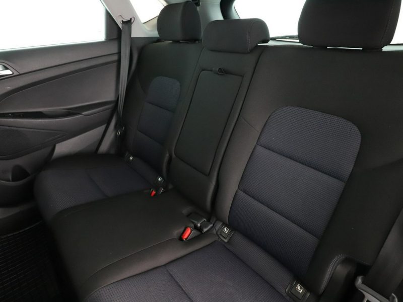 Hyundai Tucson klima auto grzane fotele navi bluetooth PDC III (2015-2020)