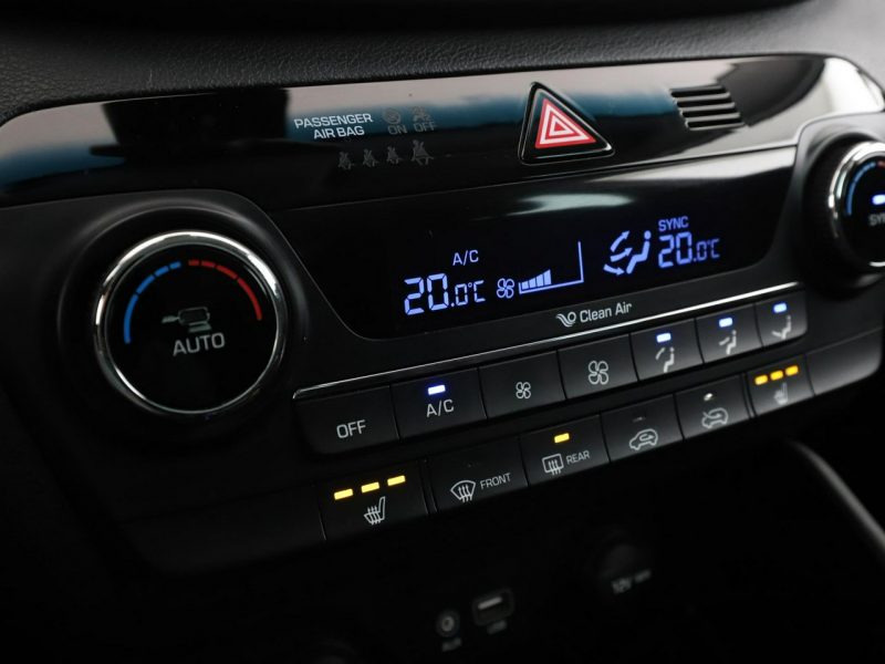 Hyundai Tucson klima auto grzane fotele navi bluetooth PDC III (2015-2020)